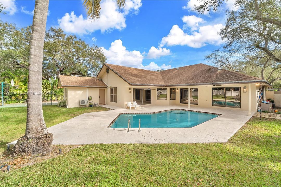 For Sale: $2,750,000 (5 beds, 3 baths, 2754 Square Feet)