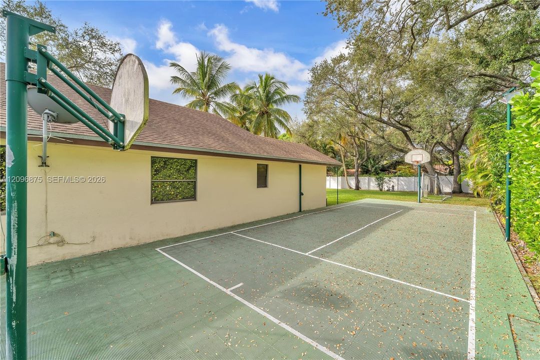 For Sale: $2,750,000 (5 beds, 3 baths, 2754 Square Feet)