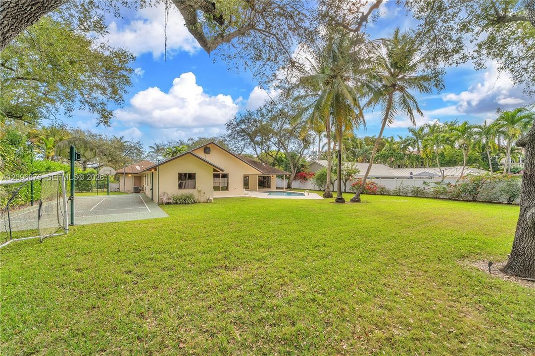 For Sale: $2,750,000 (5 beds, 3 baths, 2754 Square Feet)