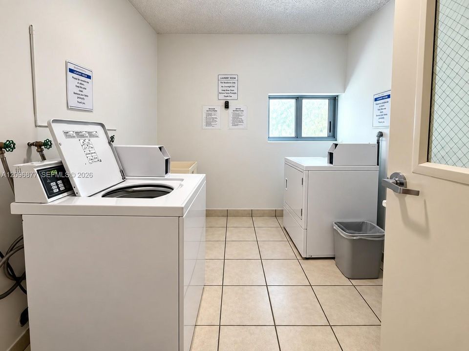 For Sale: $650,000 (1 beds, 1 baths, 1190 Square Feet)