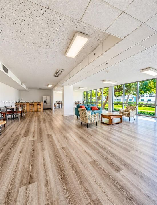 For Sale: $650,000 (1 beds, 1 baths, 1190 Square Feet)