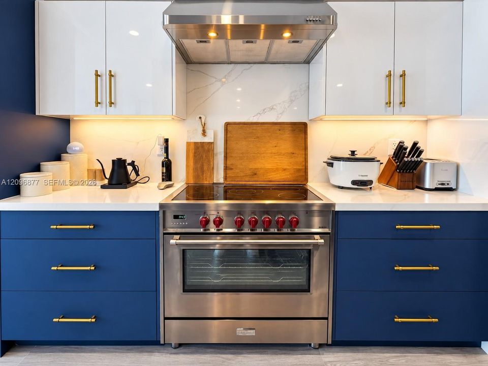 For Sale: $650,000 (1 beds, 1 baths, 1190 Square Feet)