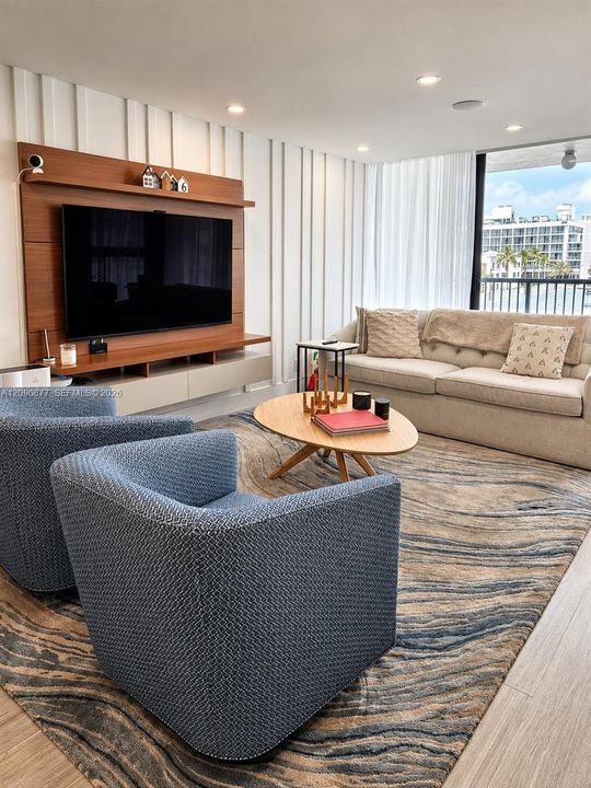 For Sale: $650,000 (1 beds, 1 baths, 1190 Square Feet)