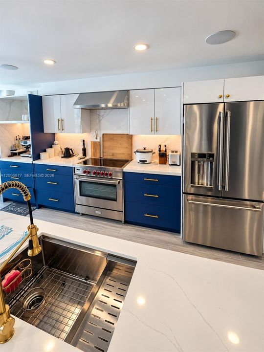 For Sale: $650,000 (1 beds, 1 baths, 1190 Square Feet)