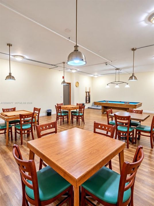 For Sale: $650,000 (1 beds, 1 baths, 1190 Square Feet)