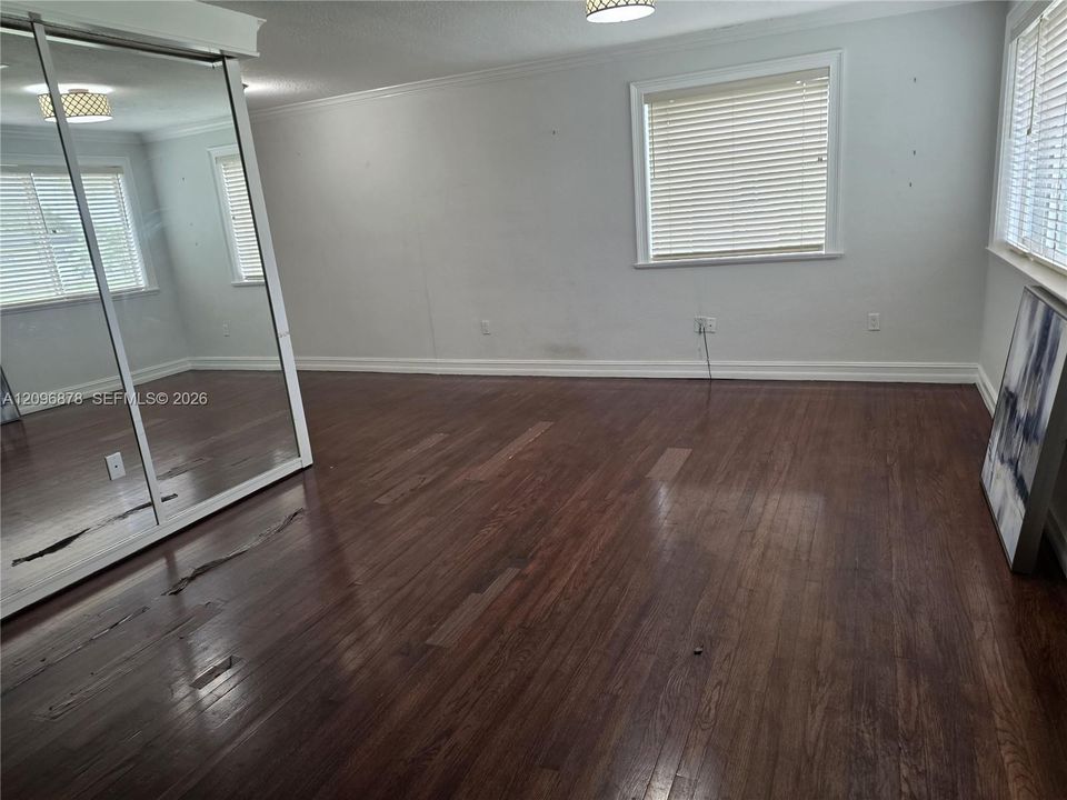 For Sale: $759,000 (5 beds, 4 baths, 2240 Square Feet)