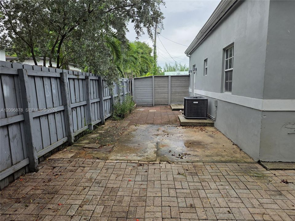 For Sale: $759,000 (5 beds, 4 baths, 2240 Square Feet)