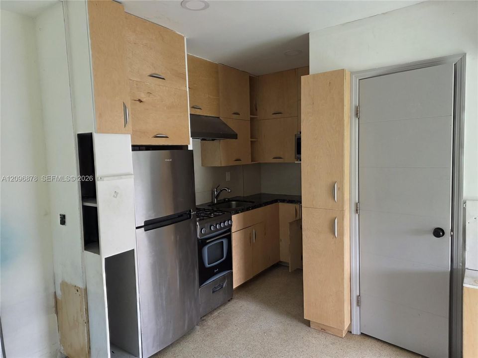 For Sale: $759,000 (5 beds, 4 baths, 2240 Square Feet)