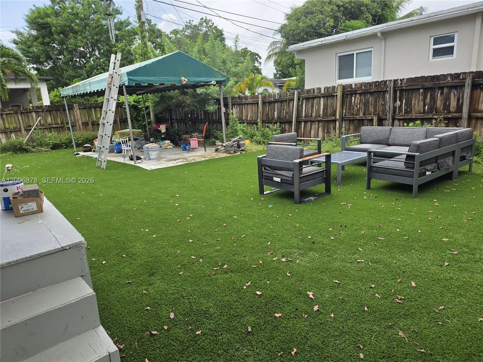 For Sale: $759,000 (5 beds, 4 baths, 2240 Square Feet)