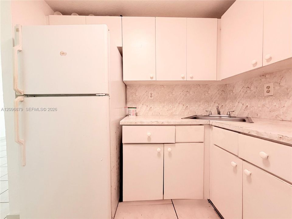 В аренду: $1,900 (2 спален, 1 ванн, 770 Квадратных фут)