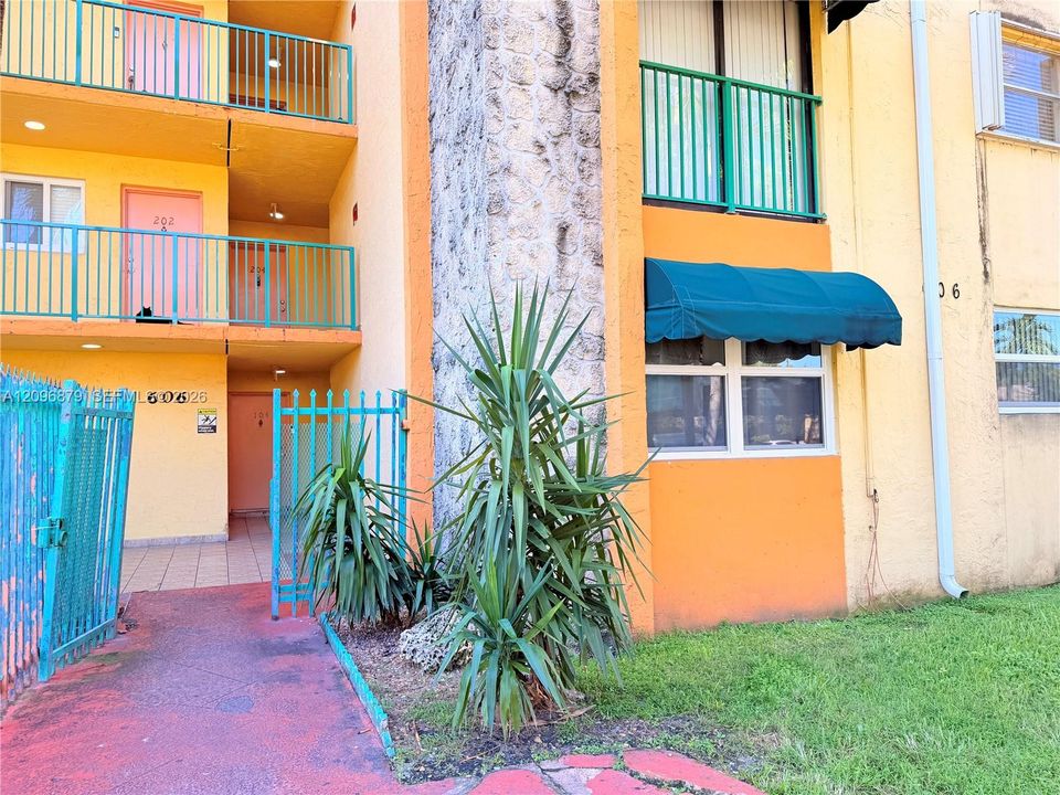 В аренду: $1,900 (2 спален, 1 ванн, 770 Квадратных фут)
