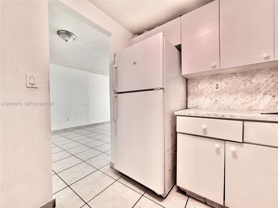 В аренду: $1,900 (2 спален, 1 ванн, 770 Квадратных фут)