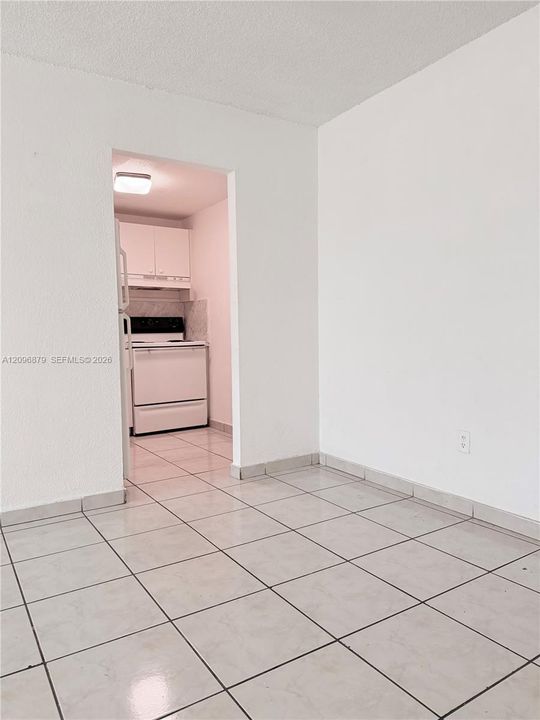 В аренду: $1,900 (2 спален, 1 ванн, 770 Квадратных фут)
