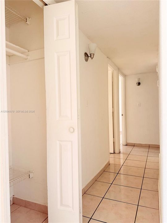 В аренду: $1,900 (2 спален, 1 ванн, 770 Квадратных фут)