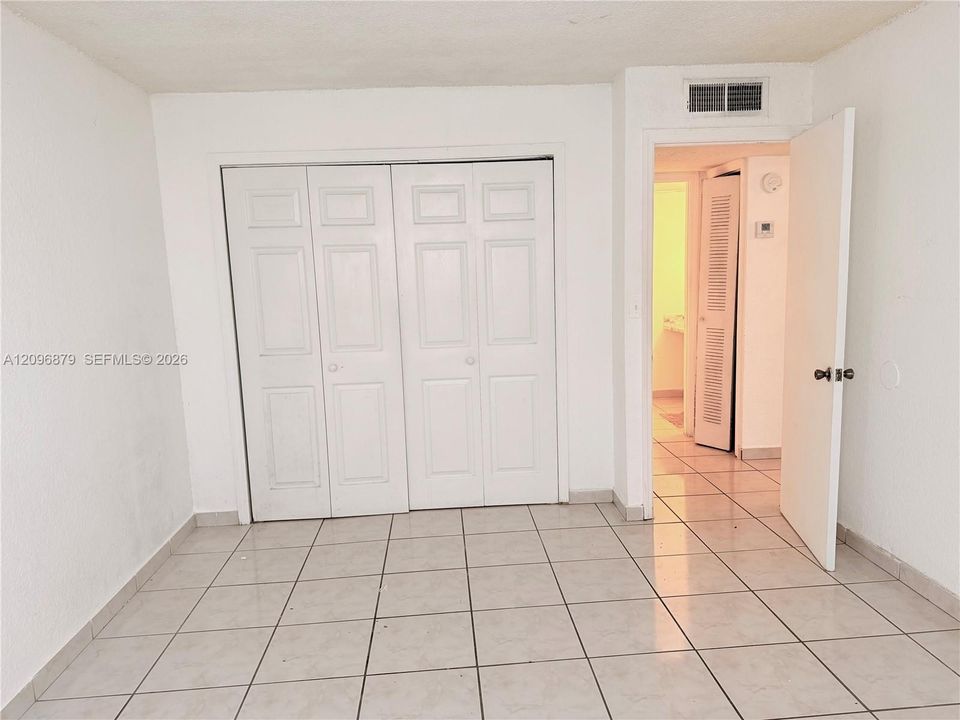 В аренду: $1,900 (2 спален, 1 ванн, 770 Квадратных фут)