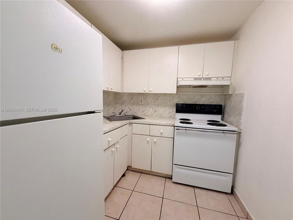 В аренду: $1,900 (2 спален, 1 ванн, 770 Квадратных фут)