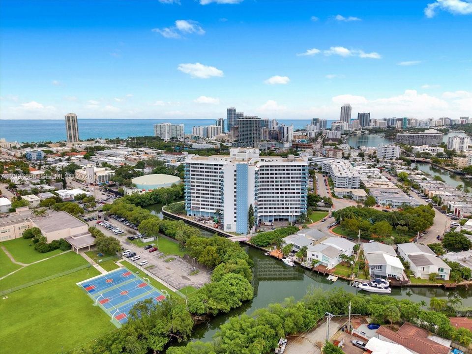 For Sale: $385,000 (2 beds, 2 baths, 1020 Square Feet)