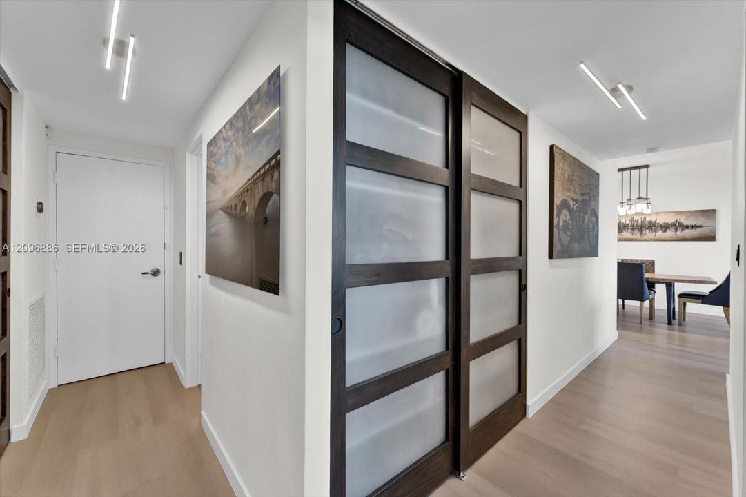 For Sale: $385,000 (2 beds, 2 baths, 1020 Square Feet)