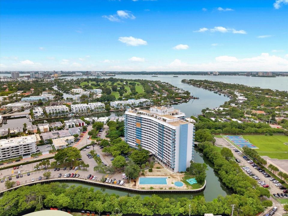 For Sale: $385,000 (2 beds, 2 baths, 1020 Square Feet)