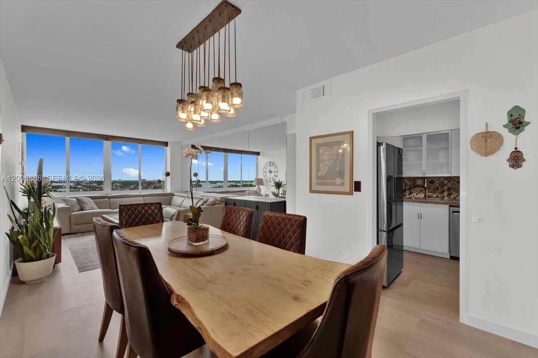 For Sale: $385,000 (2 beds, 2 baths, 1020 Square Feet)