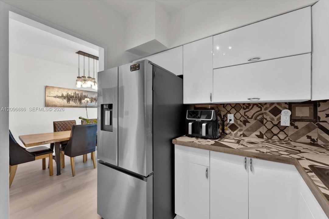 For Sale: $385,000 (2 beds, 2 baths, 1020 Square Feet)