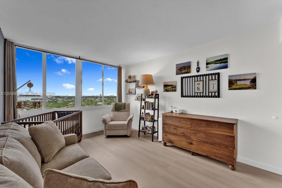 For Sale: $385,000 (2 beds, 2 baths, 1020 Square Feet)