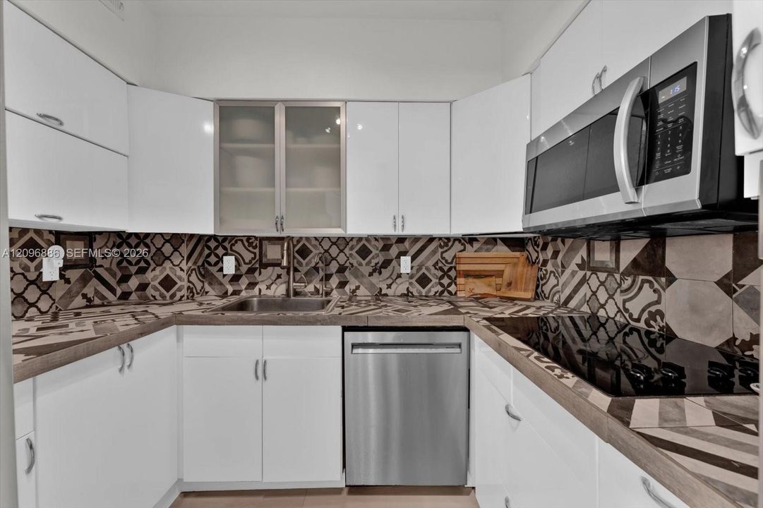 For Sale: $385,000 (2 beds, 2 baths, 1020 Square Feet)