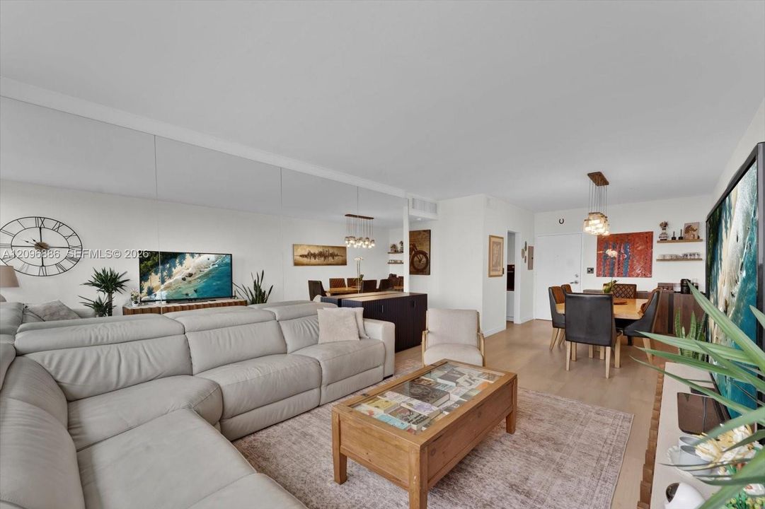 For Sale: $385,000 (2 beds, 2 baths, 1020 Square Feet)