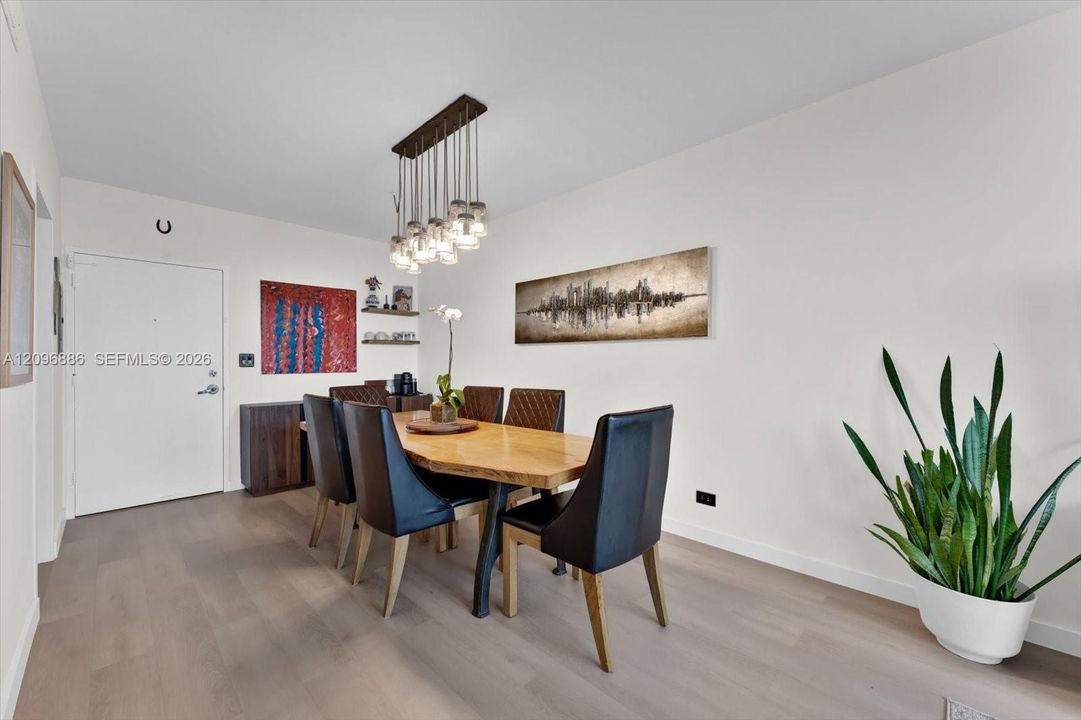For Sale: $385,000 (2 beds, 2 baths, 1020 Square Feet)