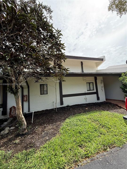 For Sale: $386,000 (2 beds, 2 baths, 2040 Square Feet)
