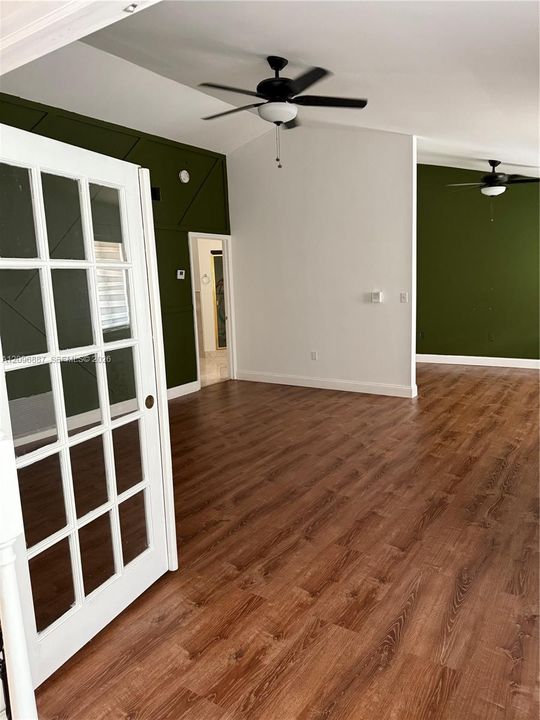For Sale: $386,000 (2 beds, 2 baths, 2040 Square Feet)