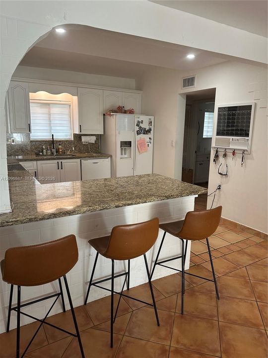For Sale: $386,000 (2 beds, 2 baths, 2040 Square Feet)