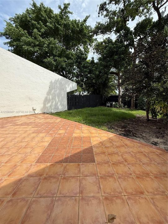 For Sale: $386,000 (2 beds, 2 baths, 2040 Square Feet)