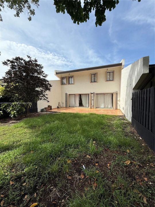 For Sale: $386,000 (2 beds, 2 baths, 2040 Square Feet)