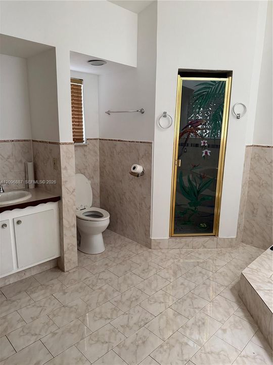 For Sale: $386,000 (2 beds, 2 baths, 2040 Square Feet)