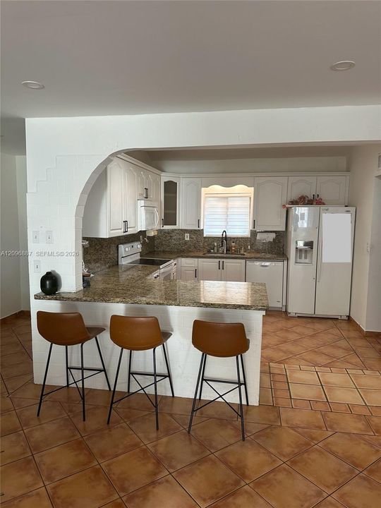 For Sale: $386,000 (2 beds, 2 baths, 2040 Square Feet)