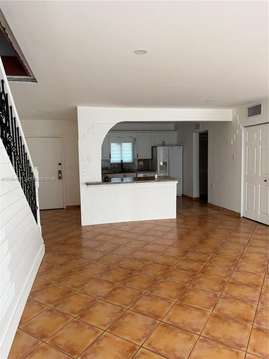 For Sale: $386,000 (2 beds, 2 baths, 2040 Square Feet)
