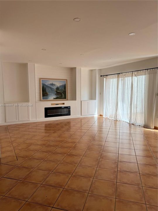 For Sale: $386,000 (2 beds, 2 baths, 2040 Square Feet)