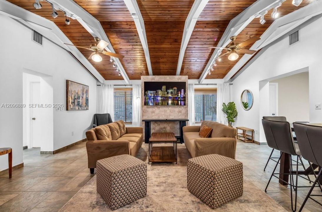 En Renta: $4,900 (5 camas, 2 baños, 0 Pies cuadrados)