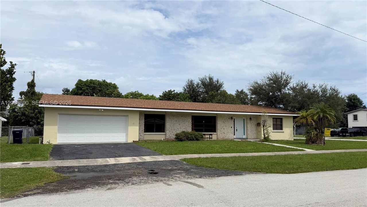 For Sale: $764,999 (4 beds, 2 baths, 2877 Square Feet)