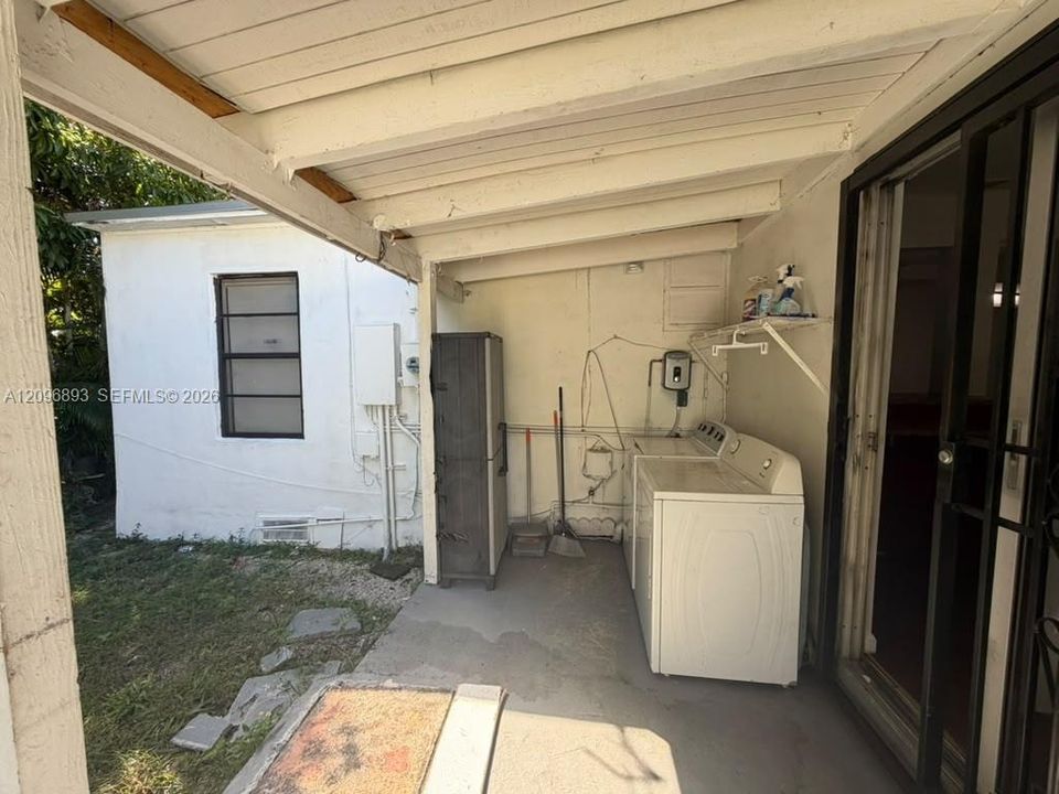 For Rent: $2,800 (2 beds, 1 baths, 1000 Square Feet)