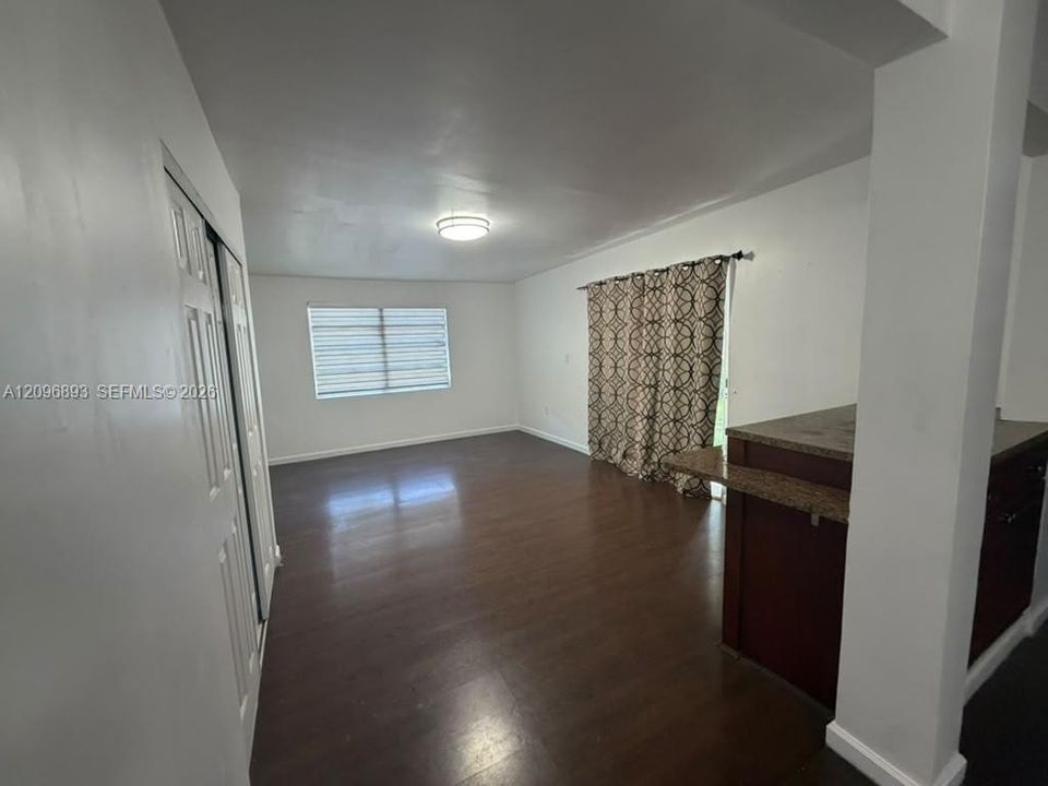 For Rent: $2,800 (2 beds, 1 baths, 1000 Square Feet)