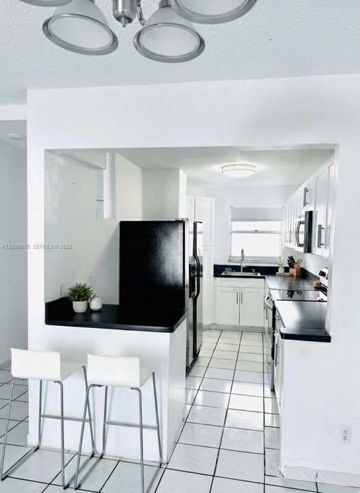 For Rent: $2,750 (3 beds, 2 baths, 1300 Square Feet)