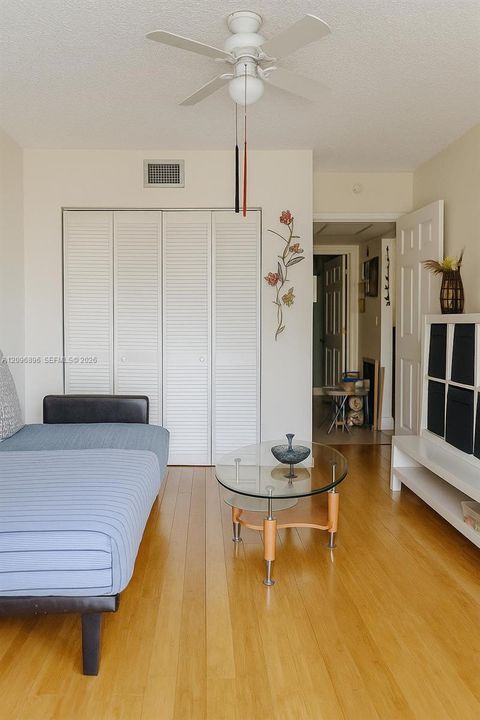 En Venta: $335,000 (3 camas, 2 baños, 1250 Pies cuadrados)