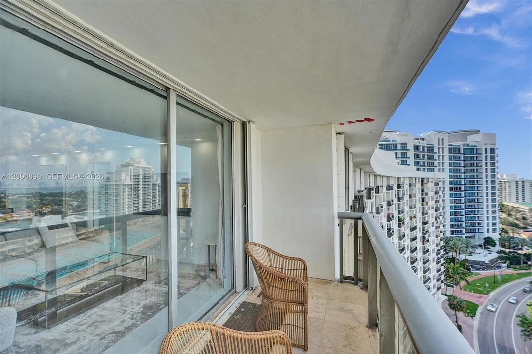 En Venta: $699,000 (3 camas, 2 baños, 1290 Pies cuadrados)