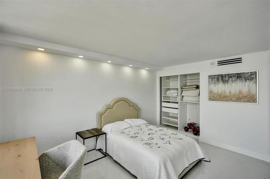 En Venta: $699,000 (3 camas, 2 baños, 1290 Pies cuadrados)