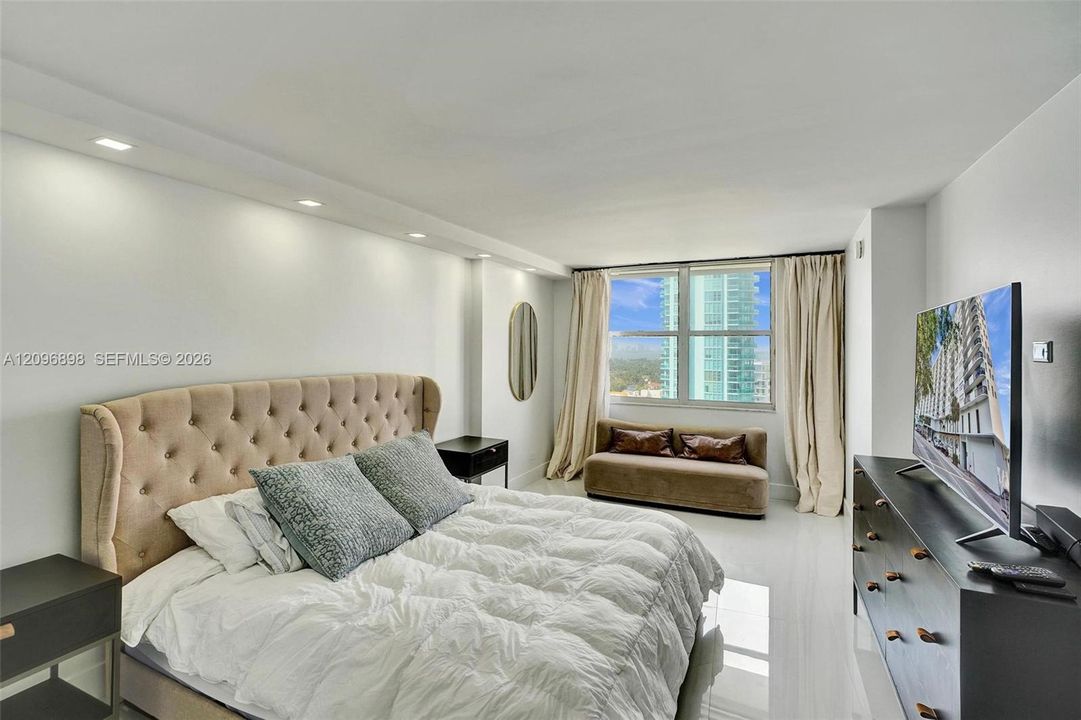 En Venta: $699,000 (3 camas, 2 baños, 1290 Pies cuadrados)