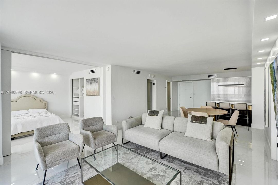 En Venta: $699,000 (3 camas, 2 baños, 1290 Pies cuadrados)
