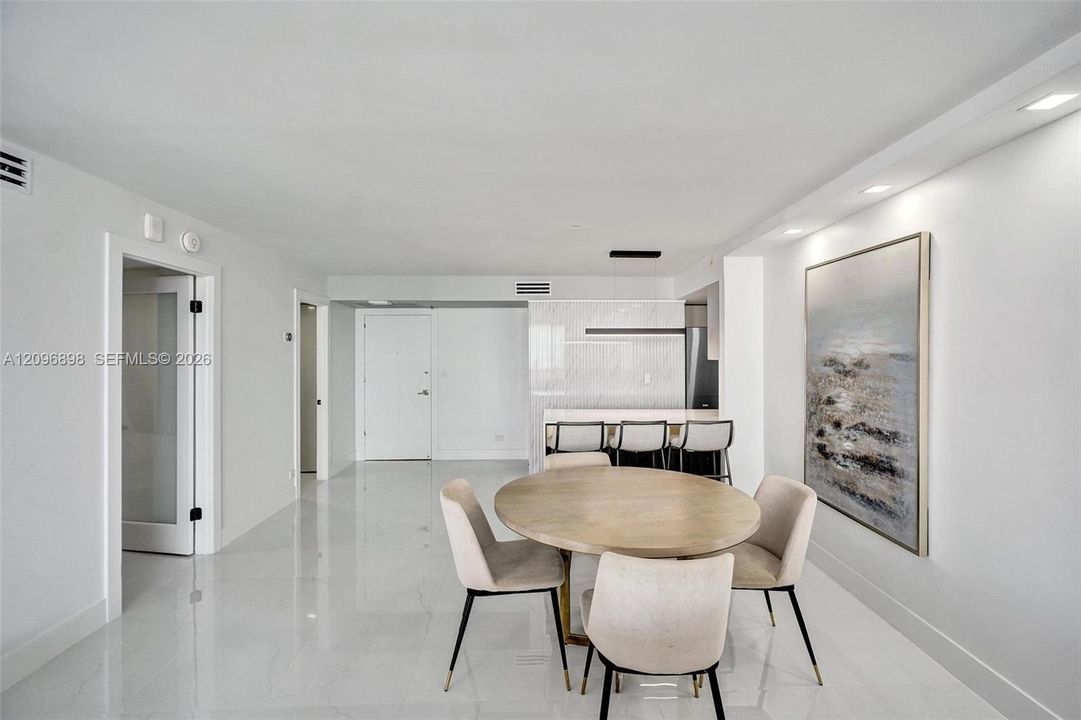 En Venta: $699,000 (3 camas, 2 baños, 1290 Pies cuadrados)