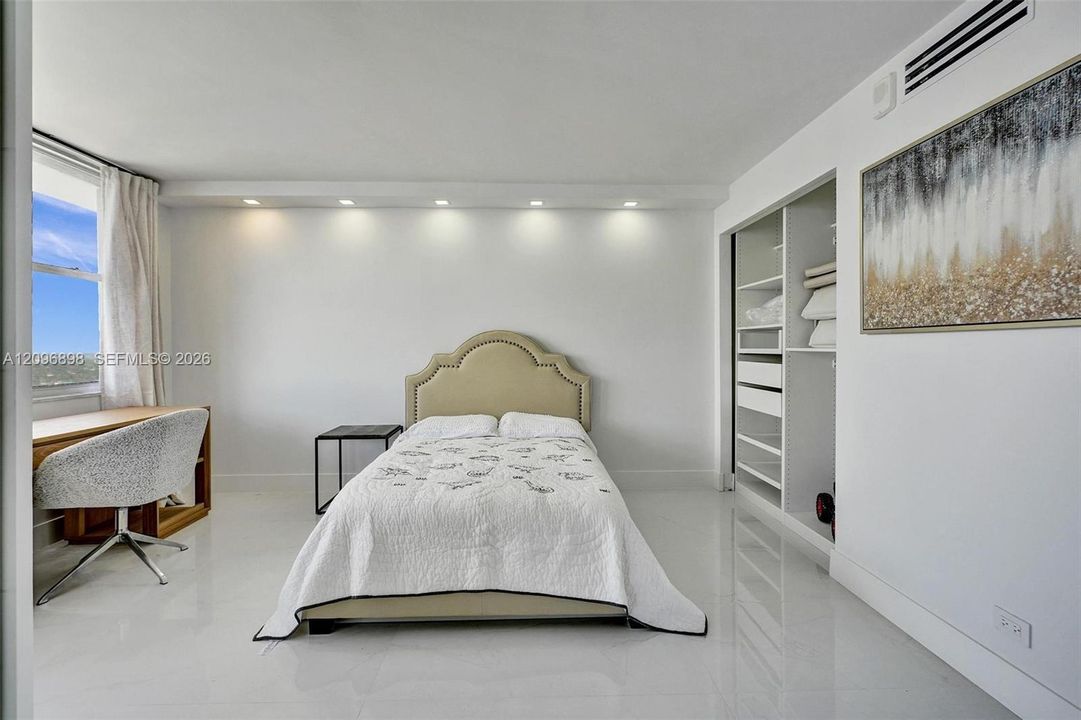 En Venta: $699,000 (3 camas, 2 baños, 1290 Pies cuadrados)